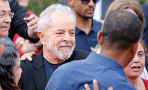 El expresidente Luiz Inácio Lula da Silva a su salida de la cárcel.