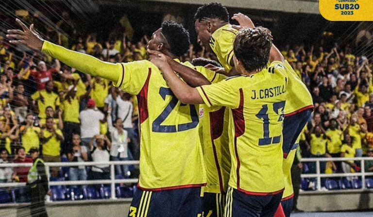 Jugadores de la Selección Colombia Sub-20 celebran el gol contra Argentina