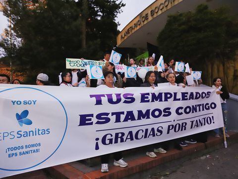 Protesta de funcionarios y usuarios de EPS Sanitas.