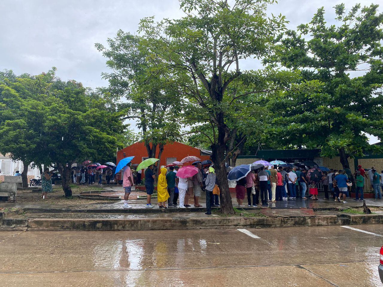 La jornada electoral en Barranquilla transcurre en medio de lluvias