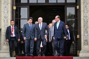Altos funcionarios de la OEA se reunieron con el presidente de Perú Pedro Castillo. Foto: AFP.