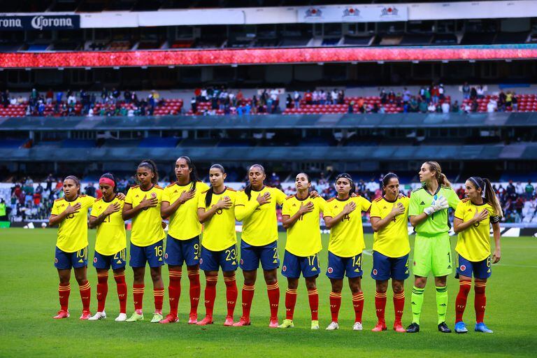 MEXICO CITY, MEXICO - SEPTEMBER 21: Team of Colombia during the women's international friendly between Mexico and Colombia at Azteca Stadium on September 21, 2021 in Mexico City, Mexico. (Photo by Hector Vivas/Getty Images)