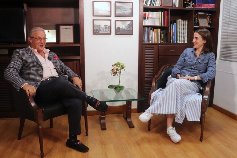 María Isabel Ulloa, directora ejecutiva de Propacífico en entrevista con Diego Martínez Lloreda, director de Información del diario El País para el programa "Al banquillo con Martillo".