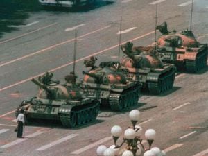 El hombre del tanque por Jeff Widener (1989, China)