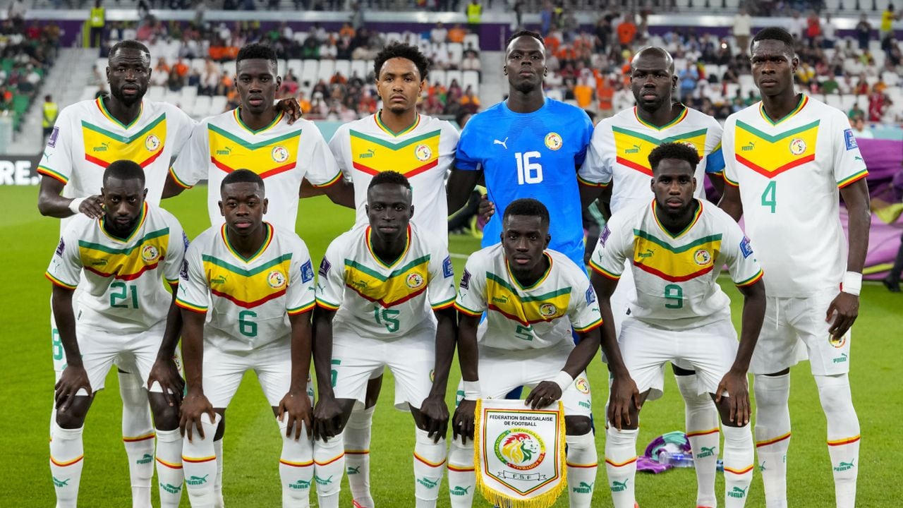 Senegal's team poses for a team photo prior to the World Cup, group A soccer match between Senegal and Netherlands at the Al Thumama Stadium in Doha, Qatar, Monday, Nov. 21, 2022. (AP/Petr David Josek)