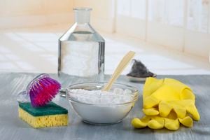 El bicarbonato de sodio es un elemento muy usado para realizar limpieza en el hogar.