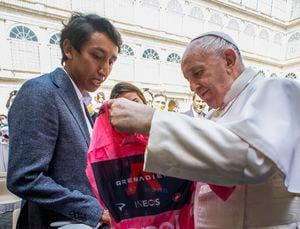 Egan Bernal se encontró con el Papa Francisco.