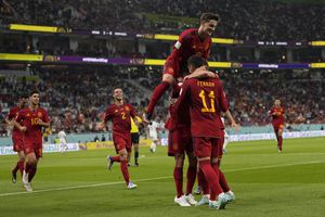 Los jugadores de España celebran el tercer gol de su equipo durante el partido de fútbol del grupo E de la Copa Mundial entre España y Costa Rica, en el Estadio Al Thumama en Doha, Qatar, el miércoles 23 de noviembre de 2022. 