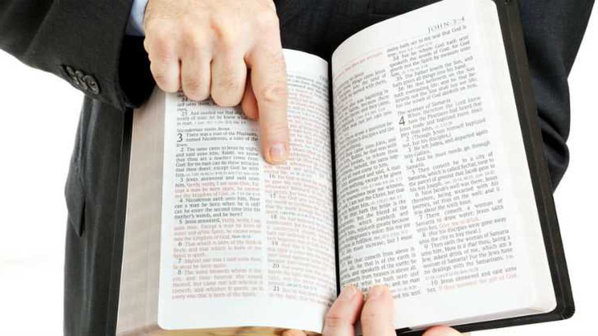 Entre los cambios de la biblia básica y la biblia tradicional en Alemania, uno es que tiene pasajes y oraciones más cortos.