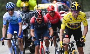 Team Arkea Samsic's Colombian rider Nairo Quintana (2R), Team BikeExchange - Jayco's British rider Simon Yates (L), Jumbo-Visma's Slovenian rider and overall leader's yellow jersey Primoz Roglic (R) and INEOS Grenadiers' Colombian rider Daniel Felipe Martinez (CL) take part in a breakaway during the 7th stage of the 80th Paris - Nice cycling race, 155,5 km between Nice and Col de Turini - La Bollene-Vesubie, on March 12, 2022.
FRANCK FIFE / AFP