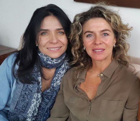 Adriana de Francisco y su hermana, la reconocida actriz Margarita Rosa de Francisco.
