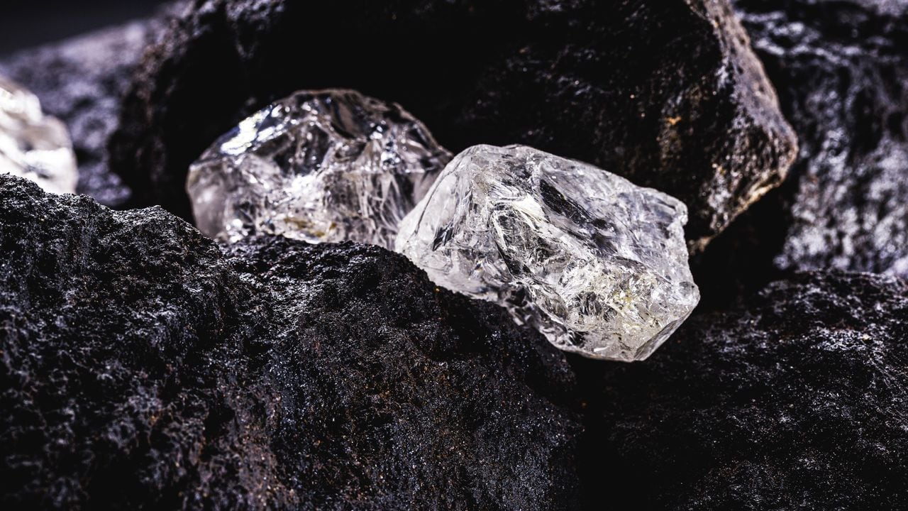 ruptura Regulación natural Científicos encuentran un mineral nunca antes visto atrapado en un diamante