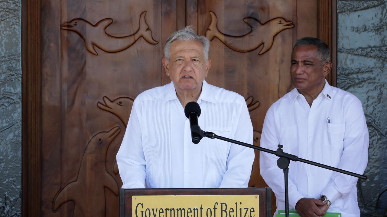 Handout picture released by Mexico's Presidency Press Office showing Belize's PM Johnny Brice�o (R) and Mexican President Andr�s Manuel L�pez Obrador (L) during the latter's official visit, in Belize City, on May 7, 2022. (Photo by Handout / PRESIDENCIA DE MEXICO / AFP) / RESTRICTED TO EDITORIAL USE - MANDATORY CREDIT "AFP PHOTO / MEXICO'S PRESIDENCY PRESS OFFICE" - NO MARKETING NO ADVERTISING CAMPAIGNS - DISTRIBUTED AS A SERVICE TO CLIENTS