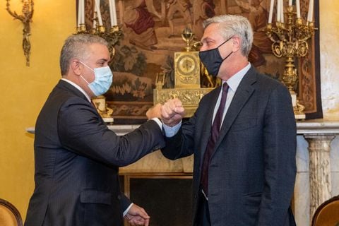 Iván Duque presidente de Colombia con el director de la Oficina del Alto Comisionado de ONU para los Refugiados Filippo Grandi.