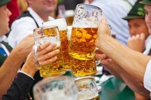 Toda la diversión del Oktoberfest pero sin la resaca. Cada vez más alemanes se pasan a la cerveza sin alcohol, seducidos por sus ventajas para la salud y la calidad creciente de las opciones disponibles.