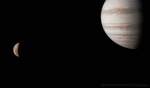 La misión Juno capta Júpiter y la luna Io en la misma imagen