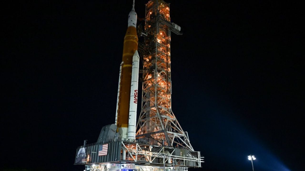El cohete, llamado SLS (por Space Launch System), ha estado en desarrollo durante más de una década y se convertirá en el más poderoso del mundo cuando despegue