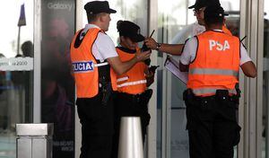 Los implicados llegaron al aeropuerto de Ezeiza y fueron retenidos por las autoridades de Argentina (foto de referencia)