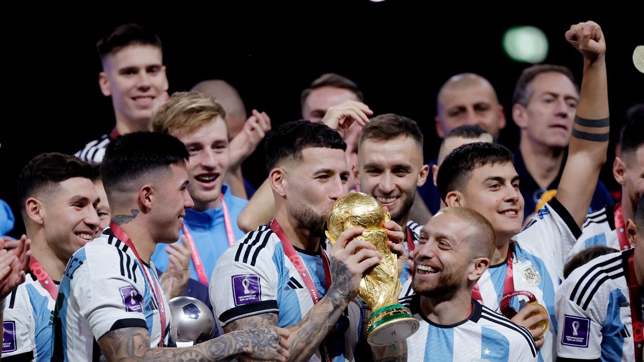 LUSAIL CITY, QATAR - DECEMBER 18: Nicolas Otamendi of Argentina celebrates the World Cup victory with the trophy with Papu Gomez of Argentina, German Pezzella of Argentina Guido Rodriguez of Argentina, Paulo Dybala of Argentina, Enzo Fernandez of Argentina, Lionel Messi of Argentina, Gonzalo Montiel of Argentina  during the  World Cup match between Argentina  v France at the Lusail Stadium on December 18, 2022 in Lusail City Qatar (Photo by Eric Verhoeven/Soccrates/Getty Images)