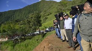 El Mandatario, de visita en la zona del desastre, indicó que el programa de reubicación implementado por Gobierno del Cambio se adelantará, por primera vez, en el departamento del Cauca.