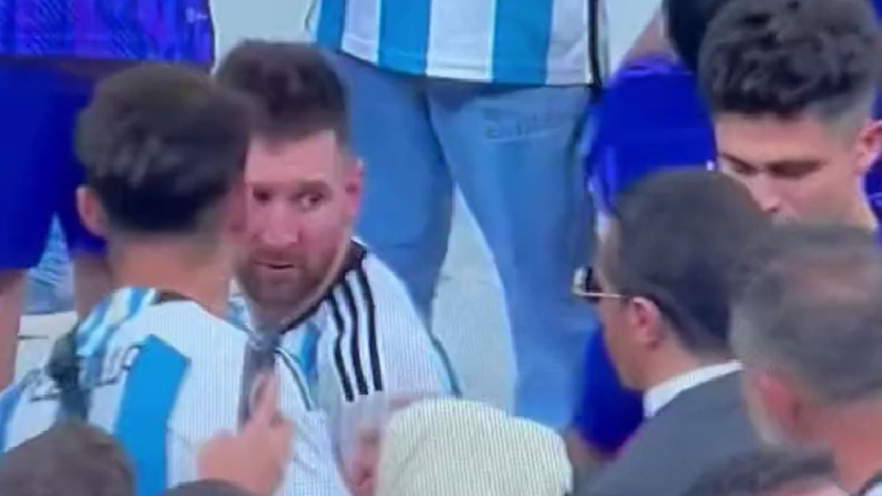 Lionel Messi en medio del festejo es interceptado por el famoso chef Salt Bae.