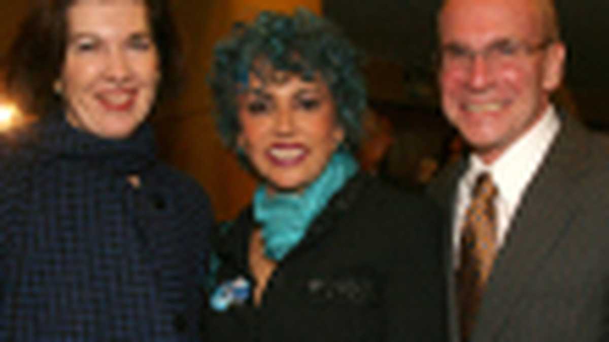 Linda González, Ana Martha de Pizarro y Michael McKinley.