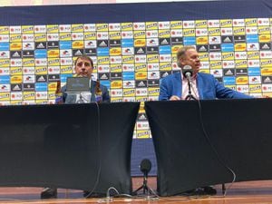 Néstor Lorenzo, nuevo entrenador de la Selección Colombia, junto al presidente Ramón Jesurún
