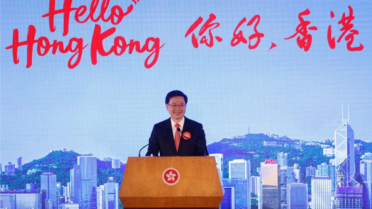John Lee anunciando la campaña 'Hola, Hong Kong'