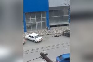 Tres muertos deja un tiroteo en un centro comercial de Rusia