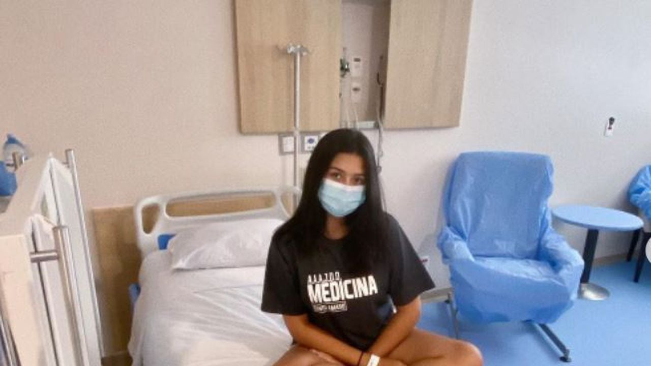 La estudiante de medicina y sobreviviente de cáncer, Gabriella Barboza. Foto tomada de Instagram (@gabriellabarboza)