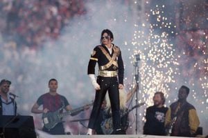 PASADENA, CA - JANUARY 31:  Michael Jackson performs during halftime of a 52-17 Dallas Cowboys win over the Buffalo Bills in Super Bowl XXVII on January 31, 1993 at the Rose Bowl in Pasadena, California.  (Photo by Steve Granitz/WireImage) 