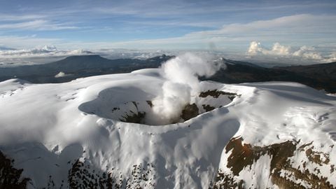 El Servicio Geológico Colombiano monitorea constantemente el volcán Nevado del Ruiz.
