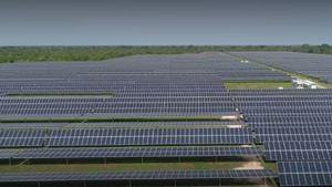 El proyecto tendrá una capacidad instalada de 486,7 MW y más de 820.600 paneles solares.