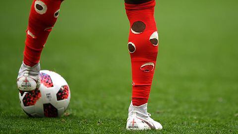 Muchos futbolistas han saltado a la cancha con las medias rotas durante el Mundial Qatar 2022.