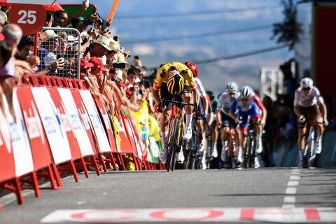 Team Jumbo's Slovenian rider Primoz Roglic sprints to cross the finish line in first place during the 4th stage of the 2022 La Vuelta cycling tour of Spain, a 152.5 km race from Vitoria-Gasteiz to Laguardia, on August 23, 2022. (Photo by ANDER GILLENEA / AFP)