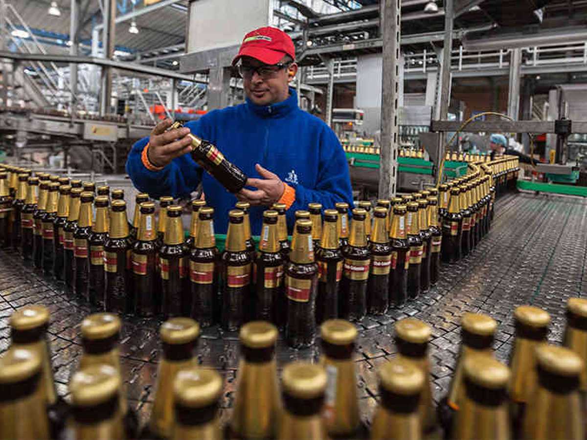 En la fábrica de Bavaria en Tocancipá se producen alrededor de 500.000 unidades por hora entre latas y botellas cada día.
