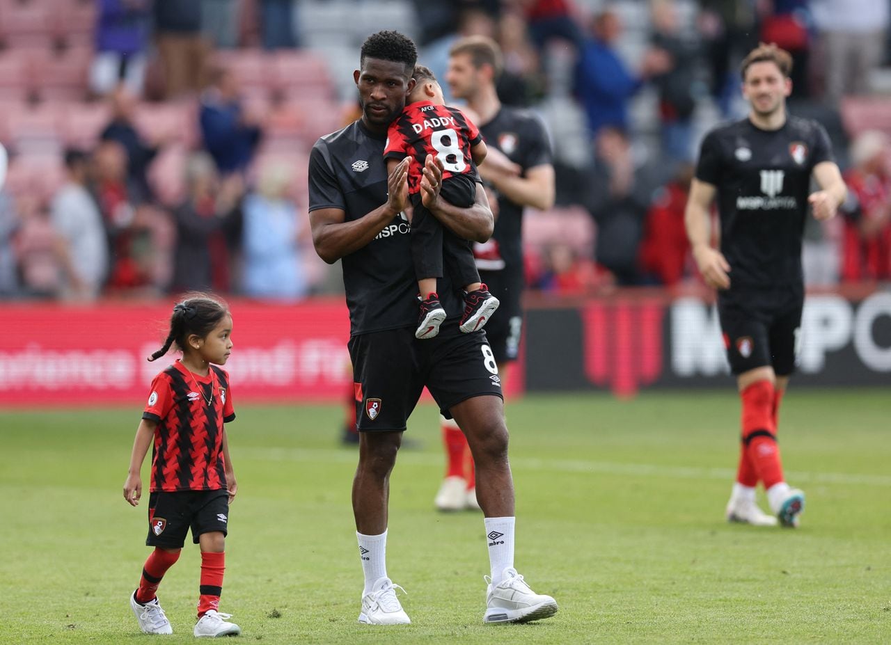 Soccer Football - Premier League - AFC Bournemouth v Manchester United - Vitality Stadium, Bournemouth, Britain - May 20, 2023 AFC Bournemouth's Jefferson Lerma with his children applauds the fans during a lap of appreciation after the match REUTERS/David Klein EDITORIAL USE ONLY. No use with unauthorized audio, video, data, fixture lists, club/league logos or 'live' services. Online in-match use limited to 75 images, no video emulation. No use in betting, games or single club /league/player publications.  Please contact your account representative for further details.