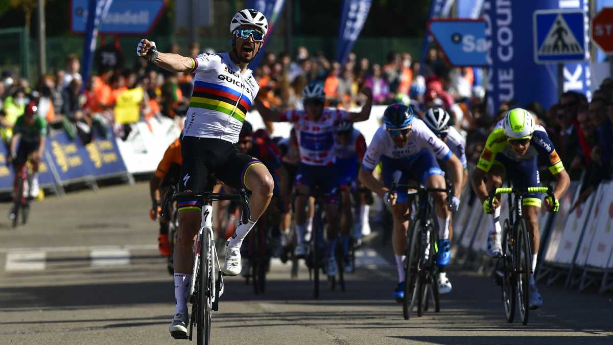 France's Julian Alaphilippe celebrates after winning the second stage of the Basque Country La Vuelta cycling race between Leitza and Viana, 207,9 kms (129.18 mile), in Viana, northern Spain,Tuesday, April 5, 2022. (AP/Alvaro Barrientos)