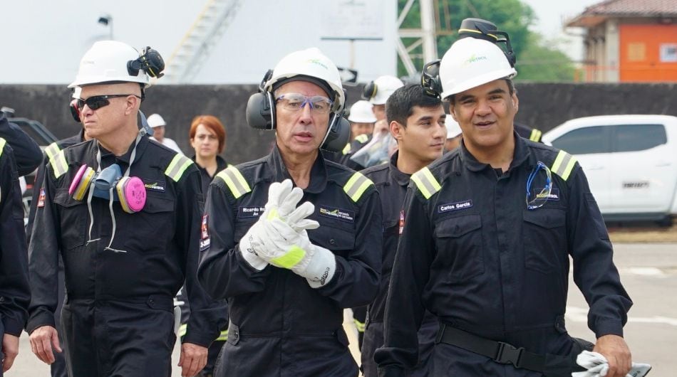 Ricardo Roa, presidente de Ecopetrol, en refinería de Barrancabermeja.