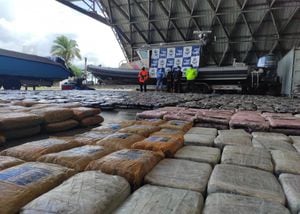 Armada Nacional incauta 2.6 toneladas de marihuana y más de 300 kilos de cocaína en aguas del Pacífico