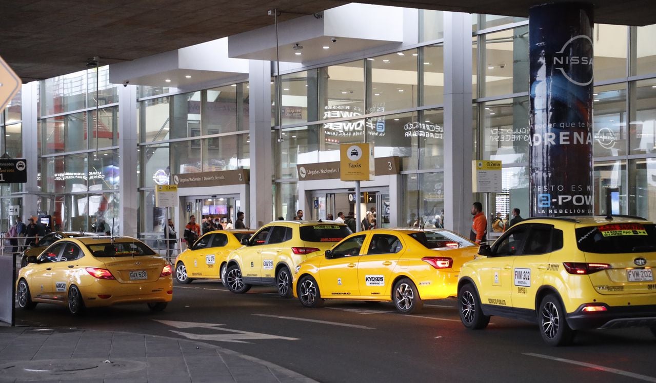Aeropuerto el dorado opera con normalidad
Paro de taxistas