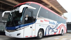 Bus de la línea Premium Plus con capacidad para 42 pasajeros.