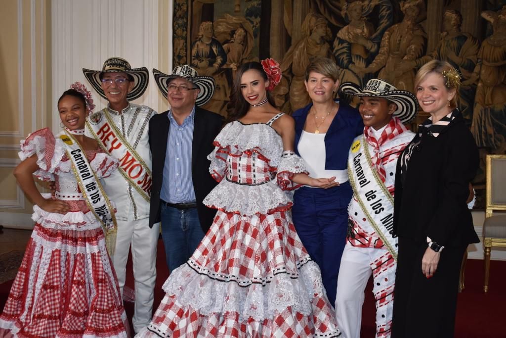 Reyes del Carnaval, directivas, presidente Petro y primera dama.