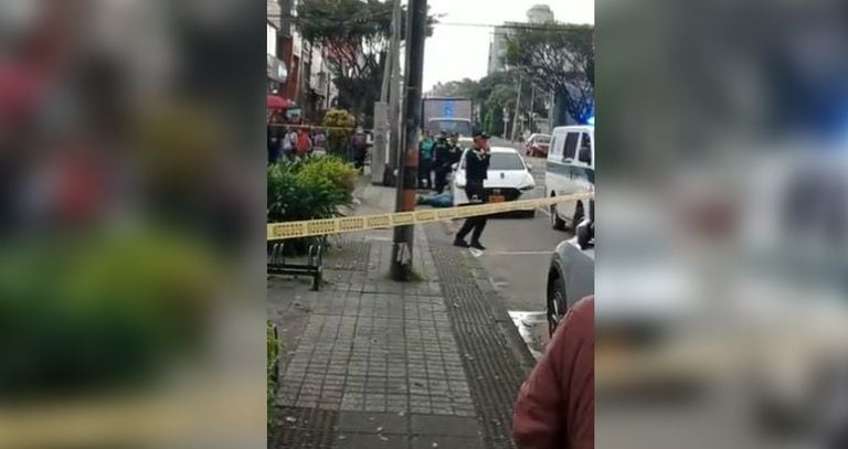 Una persona fue dada de baja en medio de un tiroteo en Bogotá luego de que intentará robarle el celular a otra persona