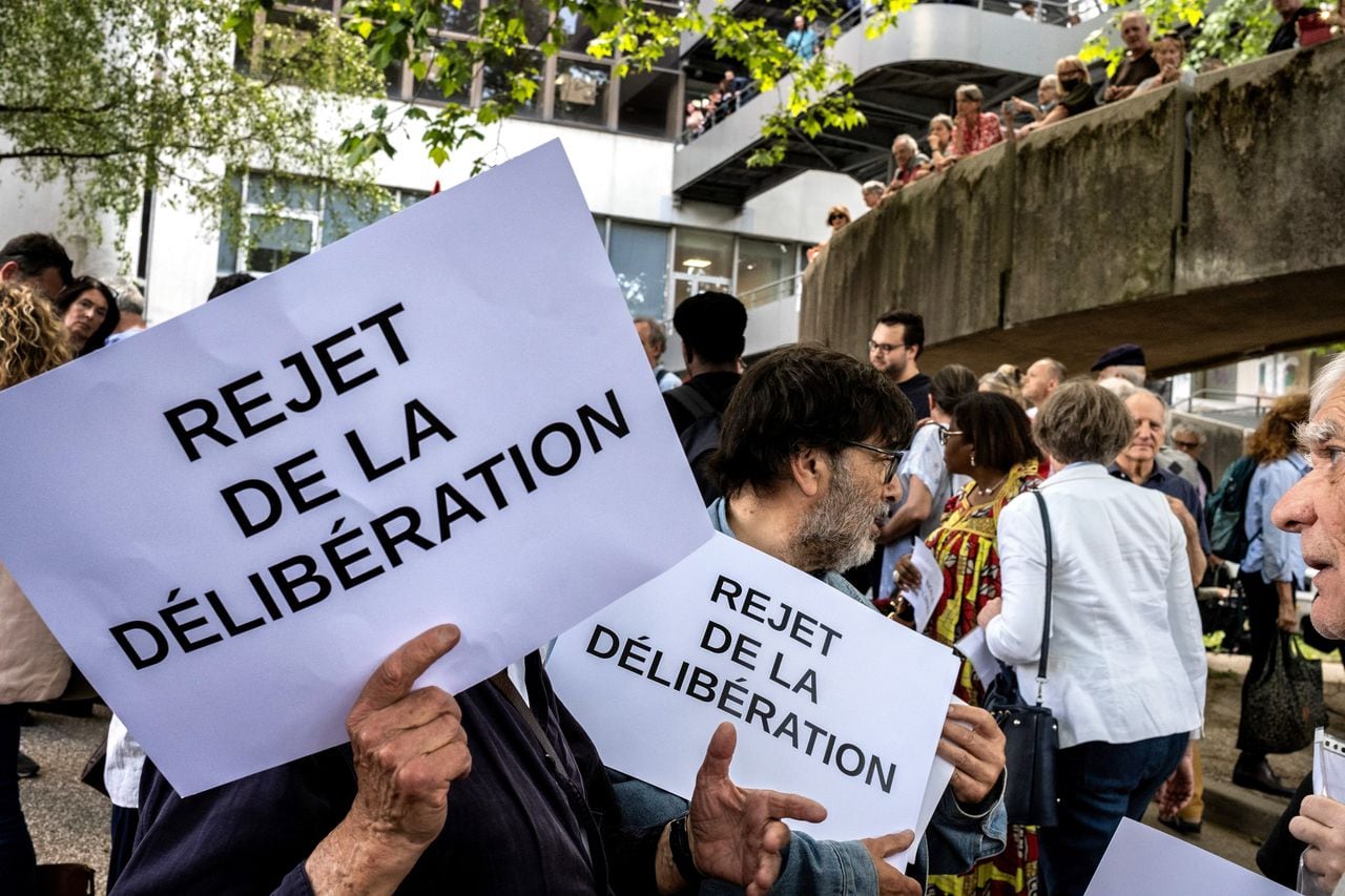 Protestas en Grenoble, Francia a raíz del debate sobre el uso del 'burkini'.
