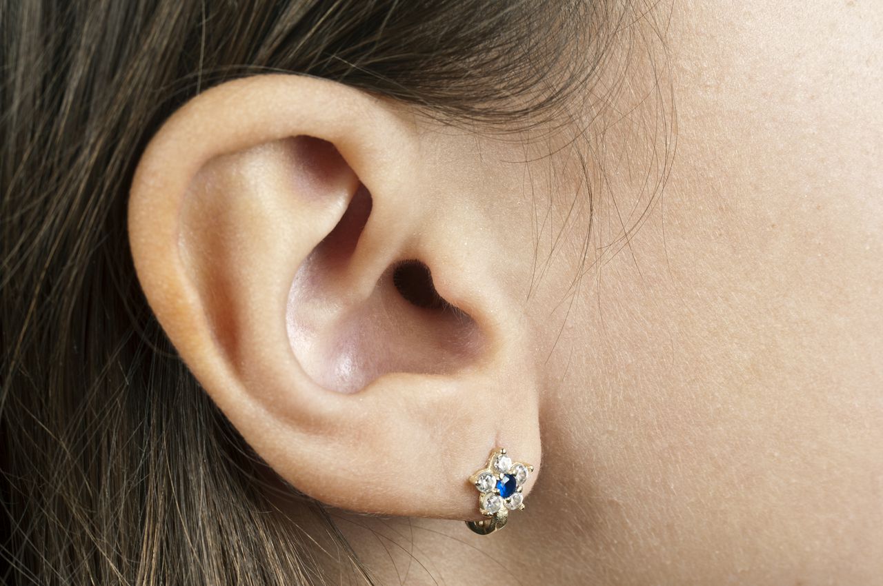 Earring / Ear