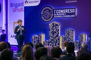 La alcaldesa mayor de Bogotá, Claudia López, abrió el primer Congreso de Inversión y Desarrollo Inmobiliario organizado por Camacol y ColCapital y anunció la adopción de nuevos planes parciales.