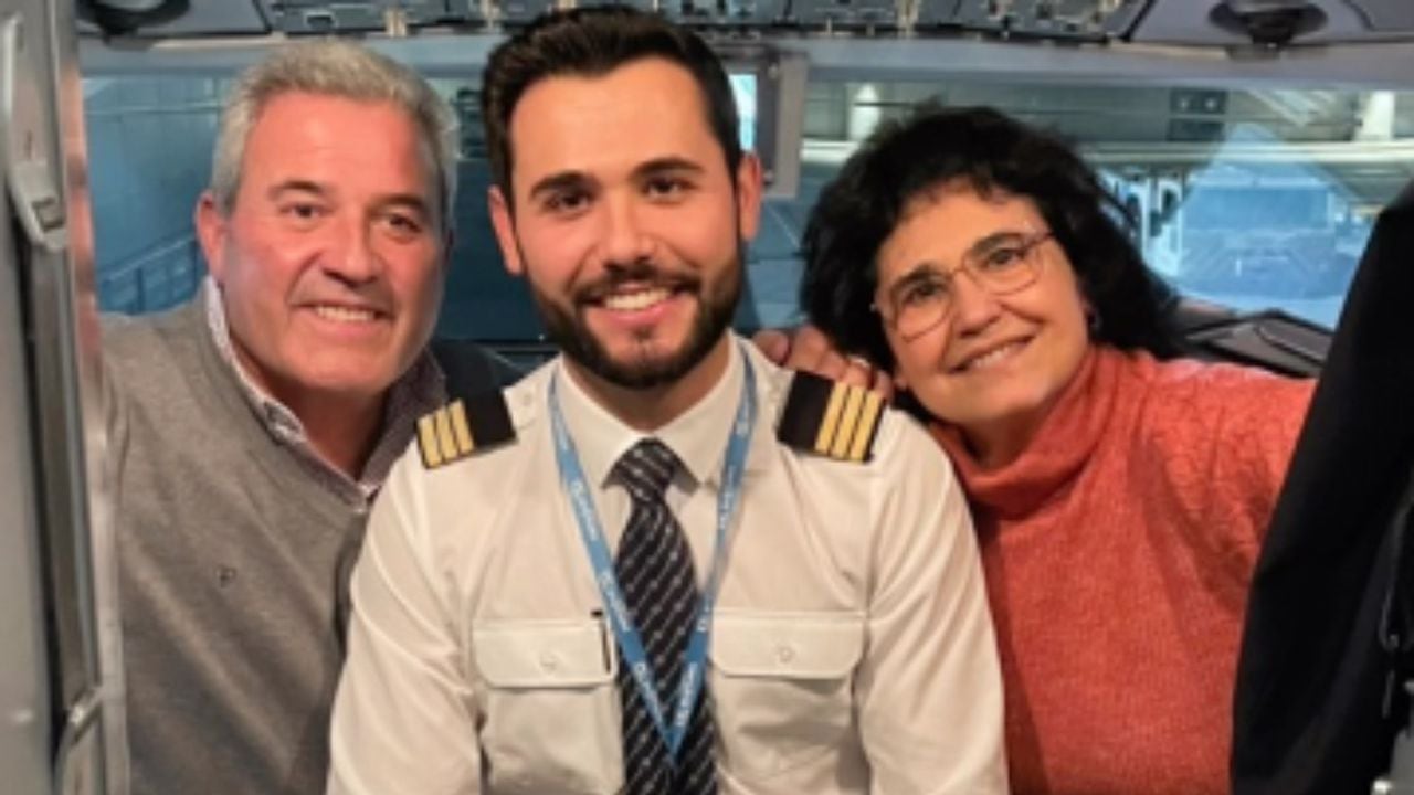 Jordi Jacas, es el nombre del piloto que da la vuelta al mundo a través de las redes sociales con su noble gesto de gratitud con sus padres.