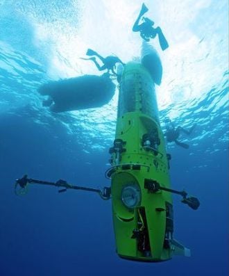 James Cameron quedó atrapado en un submarino al visitar el Titanic