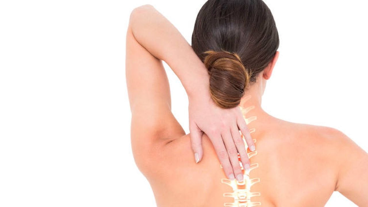 Греть поясницу. Спина при остеохондрозе. Неврология спина. Остеопат шейный отдел позвоночника. Боль в спине.
